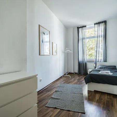 Lägenhet Fully Equipped Cozy Offenbach am Main